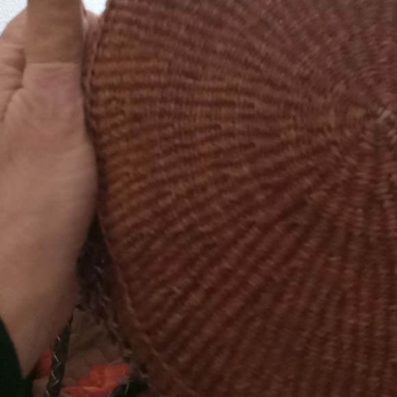 A Beautiful Weaved Bag. - Picture 4 of 5